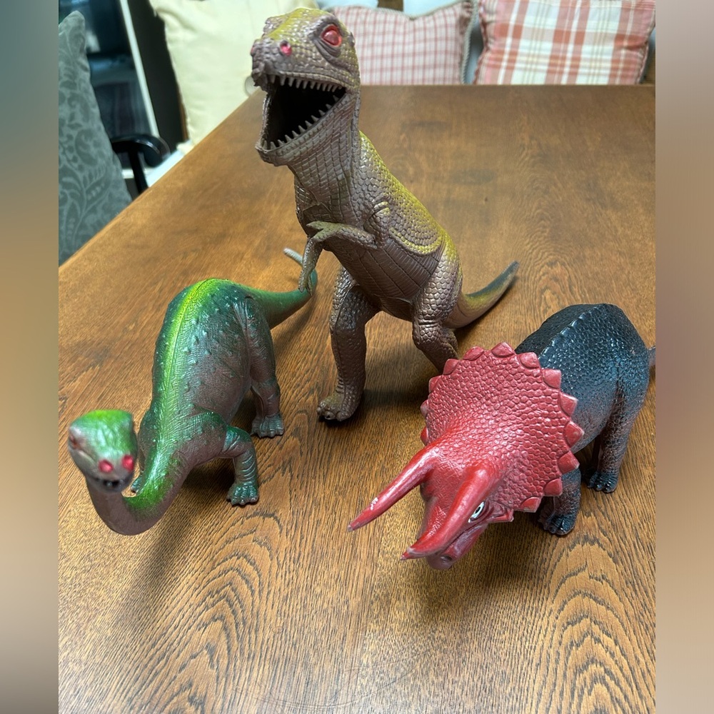 Vintage 1980s Dinosaurs set/5-rare find-as is-over foot long-made in Hong Kong.